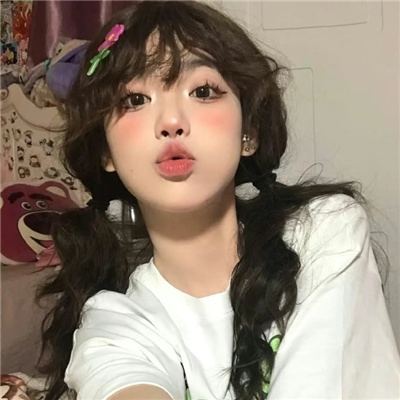 文山伴游女生卞寄蕾的资料